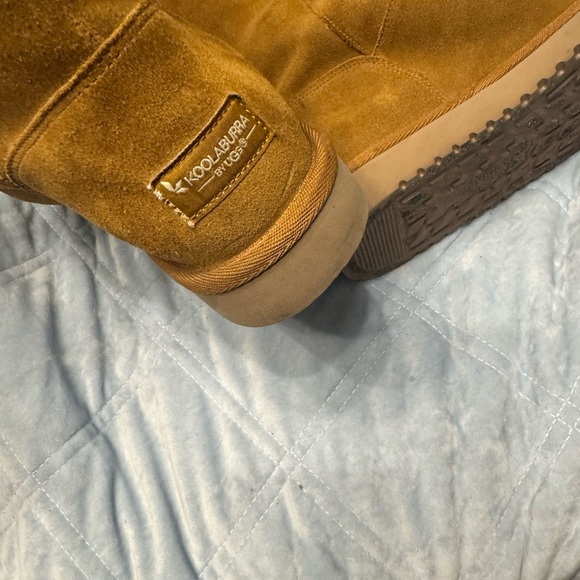 Kookaburra by Ugg Cozy Tan Shearling Boots - Picture 5 of 6